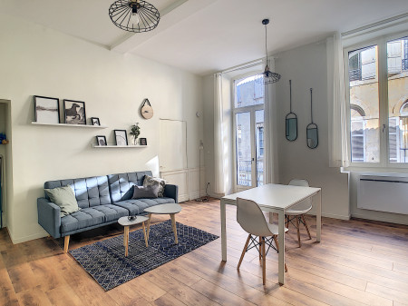 Appartement confortable et contemporain dans un immeuble ancien à Agen. Une réalisation ARCADIE - Maîtrise d'Œuvre.  