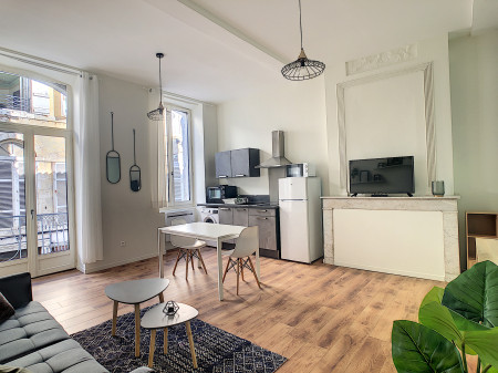  Appartement confortable et contemporain dans un immeuble ancien à Agen. Une réalisation ARCADIE - Maîtrise d'Œuvre.  